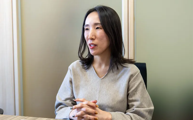 総務グループ　チーフ　斉藤 真耶 様